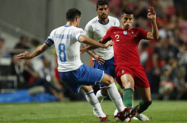 Joao Cancelo - 6,8 điểm: Hạn chế khá tốt sự nguy hiểm của Insigne.