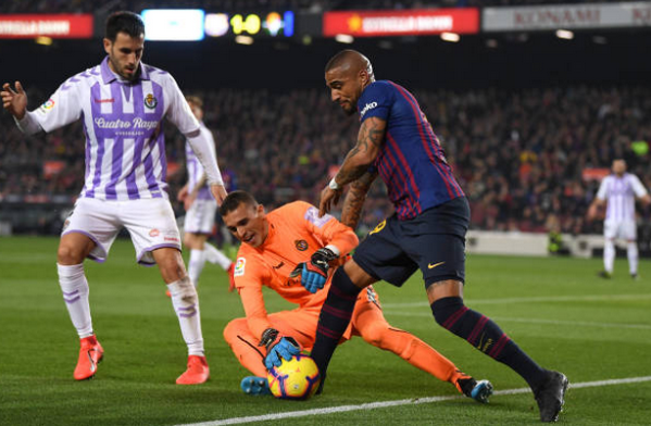 Hệ quả, Boateng đã bỏ lỡ cơ hội ghi bàn.
