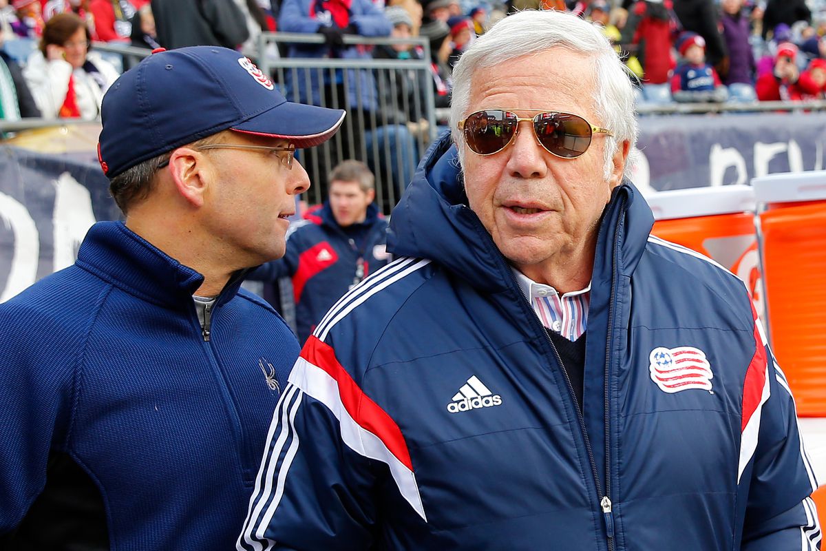 Robert Kraft là ông chủ thứ 3 của một đội bóng xứ cờ hoa trong danh sách này. Kraft hiện sở hữu CLB New England Revolution và có tổng tài sản 4,9 tỷ bảng.