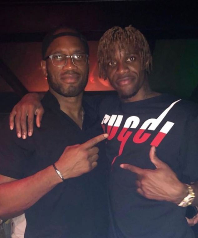 Tuy nhiên, chuyến trở về quê nhà Bờ Biển Ngà của Zaha lần này không hề vô nghĩa. Anh đã có dịp gặp gỡ Didier Drogba, người mà Zaha gọi là huyền thoại. Không loại trừ khả năng anh đã nhận được nhiều lời khuyên và những chỉ dẫn từ người đàn anh.