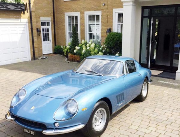 Chiếc xe đắt thứ hai cũng thuộc hãng Ferrari, 257 GTB. Đáng chú ý, đây là mẫu xe cổ là biểu tượng của những năm thập niên 1960. Terry mua lại với giá 1,5 triệu bảng.