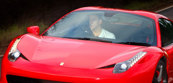 Để phục vụ như cầu đi lại hàng ngày, Terry thường chọn chiếc Ferrari thông dụng, 458 Spider. Thời còn ở Chelsea, phóng viên thường bắt gặp Terry đến sân tập bằng chiếc xe này.