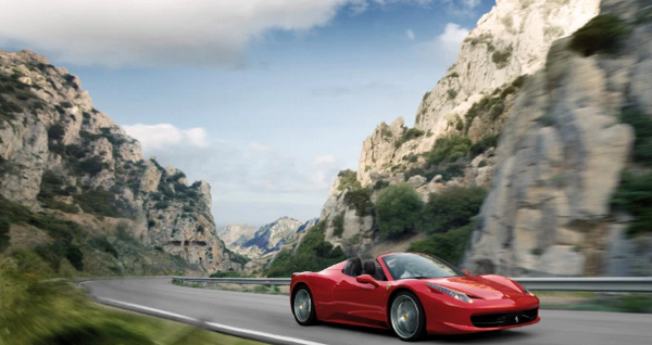 Ferrari 458 Spider có giá khoảng 170 ngàn bảng.