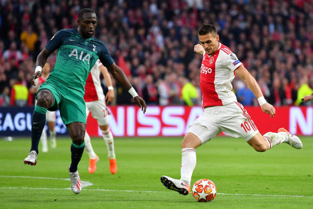 Pha dứt điểm của Tadic.