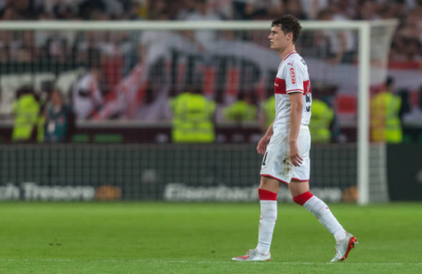 Nhà vô địch World Cup 2018 Benjamin Pavard đang đứng trước nguy cơ xuống hạng cùng Stuttgart.