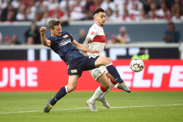 Bước sang hiệp hai, thế trận hấp dẫn tiếp tục được diễn ra trên sân.