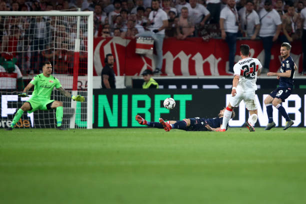 Một lần nữa, chủ nhà Stuttgart là đội vươn lên dẫn trước với pha lập công của lão tướng Mario Gomez.