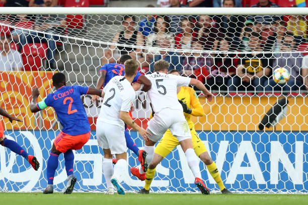 Ngay phút 11, Andres Reyes có pha đánh đầu chuẩn xác mở tỉ số 1-0 cho đại diện Nam Mỹ.