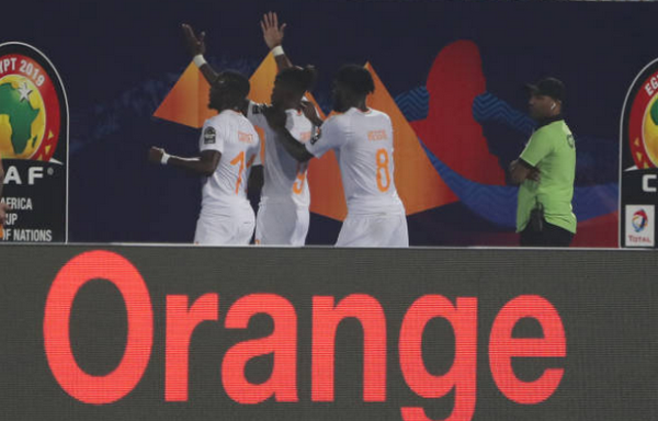 Dâng cao đội hình, Namibia đã để lộ nhiều khoảng trống hàng phòng ngự. Phút 84, Wilfried Zaha chấm dứt nỗ lực của đối thủ với bàn thắng nâng tỉ số lên 3-1.