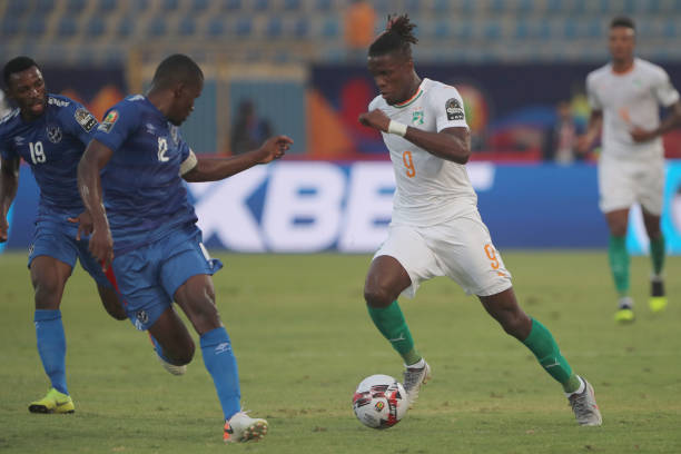 Trước đối thủ yếu như vậy, Bờ Biển Ngà nhanh chóng dâng cao đội hình sau tiếng còi khai cuộc. Nhưng thật bất ngờ, Namibia đã chống trả quyết liệt, không hề chịu lép vế. Thậm chí, tỉ lệ kiểm soát bóng của họ còn nhỉnh hơn đối thủ (55%).