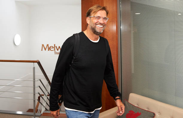 HLV Jurgen Klopp hào hứng trở lại đại bản doanh Liverpool ở Melwood.