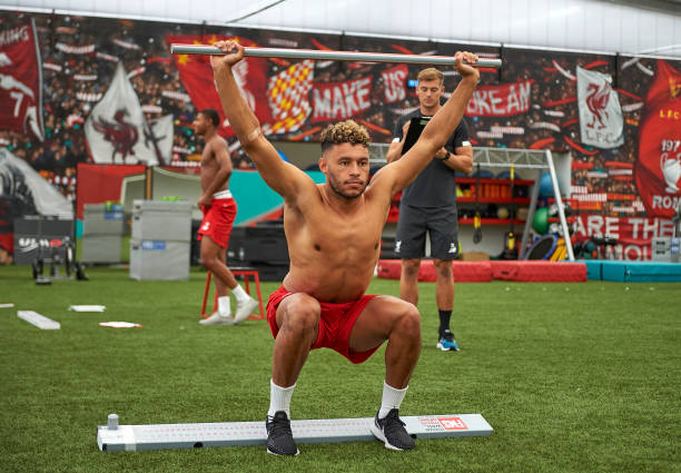 Oxlade-Chamberlain chăm chỉ tập luyện.