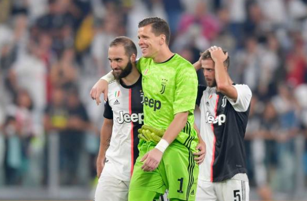 Miralem Pjanic dường như vẫn chưa tin những gì anh và đồng đội vừa trải qua.