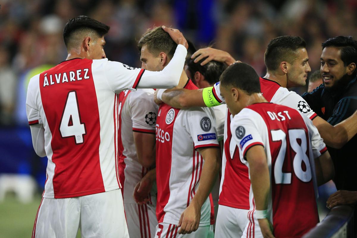 Ajax dù đã chia tay De Jong và De Ligt cũng thể hiện sức mạnh hủy diệt. Họ vượt qua Á quân Ligue 1, Liile 3-0 trên sân nhà.