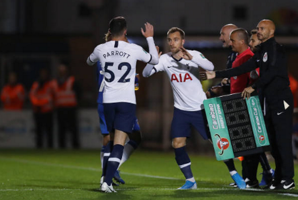 Bước sang hiệp hai, Christian Eriksen, Son Heung-min và Erik Lamela lần lượt được tung vào sân.