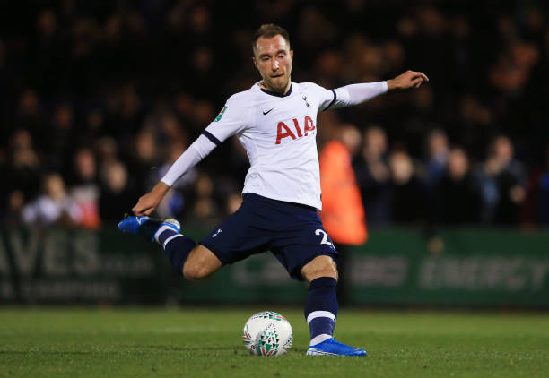 Eriksen, ngôi sao rất muốn ra đi trong mùa Hè, là người thực hiện quá đá đầu tiên cho Tottenham.