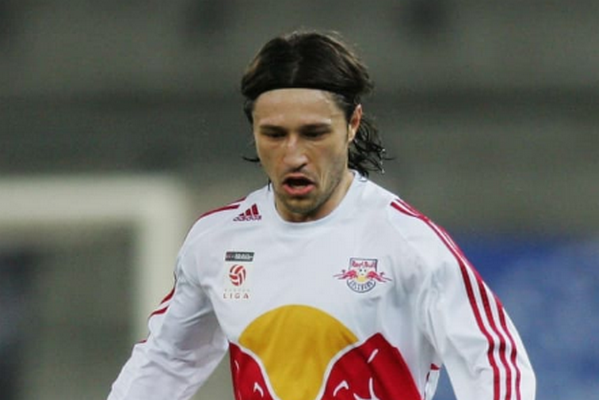 Tiếp theo, HLV trưởng của CLB hạng 3 Bayern Munich, Niko Kovac từng có 3 năm thi đấu và giải nghệ trong màu áo Salzburg.
