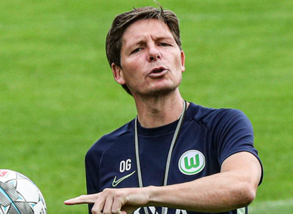 Đến với CLB hạng 2 Wolfsburg, HLV của họ Oliver Glasner chính là một người con của thành phố Salzburg. Ông sinh ra và lớn lên tại nơi đây.