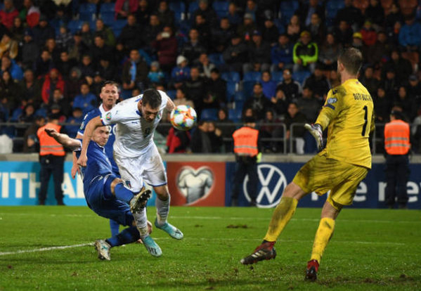 Những phút bù giờ, Belotti hoàn thành cú đúp ấn định tỉ số 5-0 cho Italia.