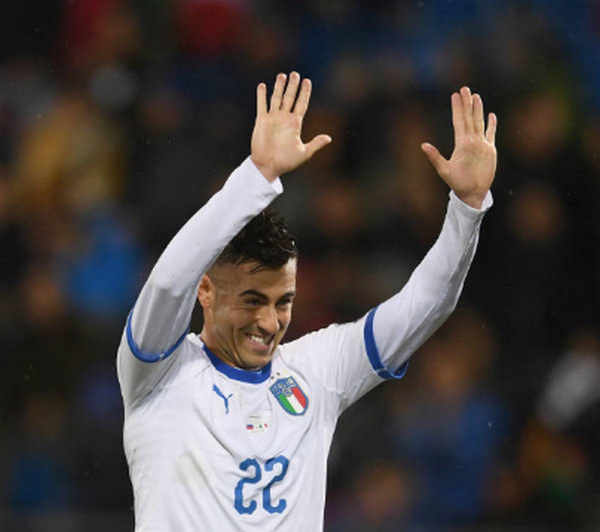 Chỉ 5 phút sau, tiền đạo đang thi đấu ở Trung Quốc, Stephan El Shaarawy cũng điền tên lên bảng điện tử.