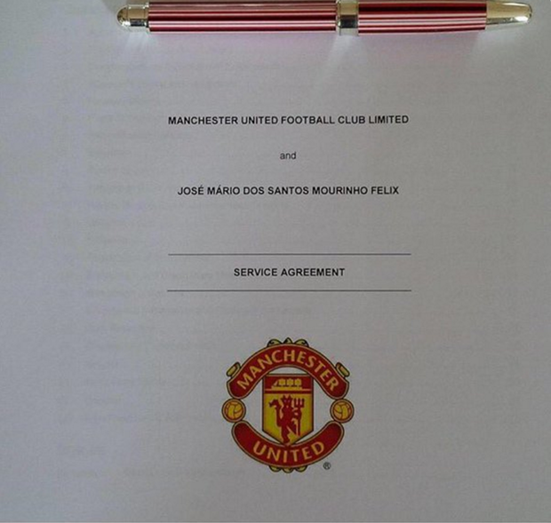 Ảnh bài viết Mourinho công khai bản hợp đồng với Man Utd