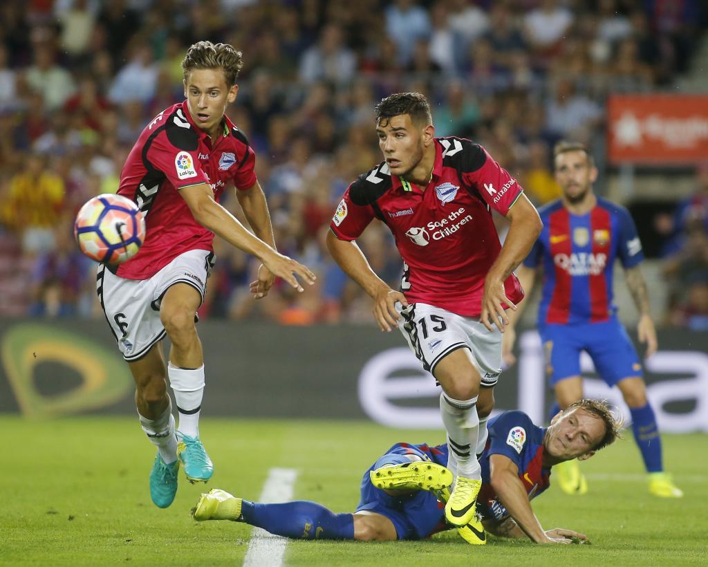 Theo Hernandez muốn sớm được ra mắt. Ảnh: Marca.