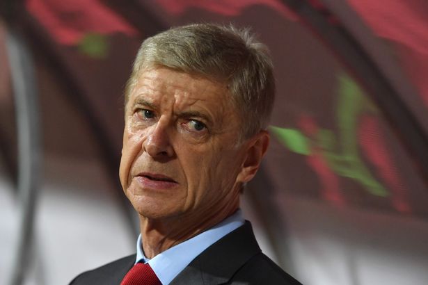 HLV Arsene Wenger nên bỏ qua Ngoại hạng Anh và dồn lực vô địch Europa League.