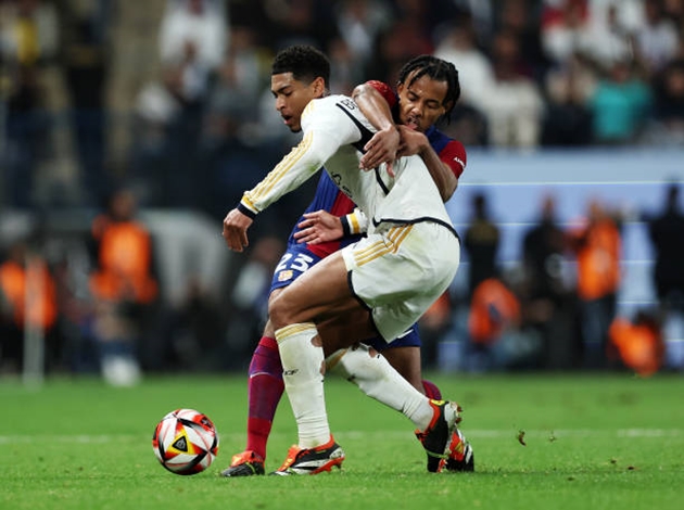 Barca liên tiếp bị Real vượt mặt trong thời gian qua.