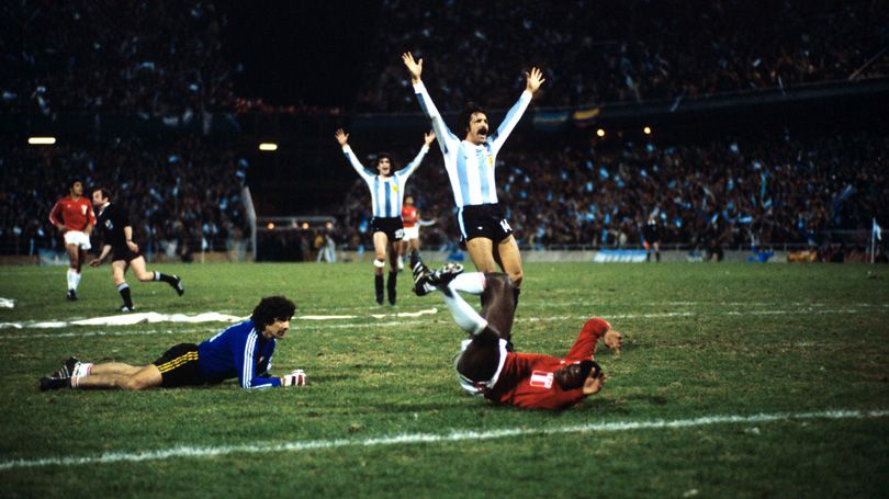 Argentina vùi dập Peru với tỷ số không tưởng thời bấy giờ: 6-0.