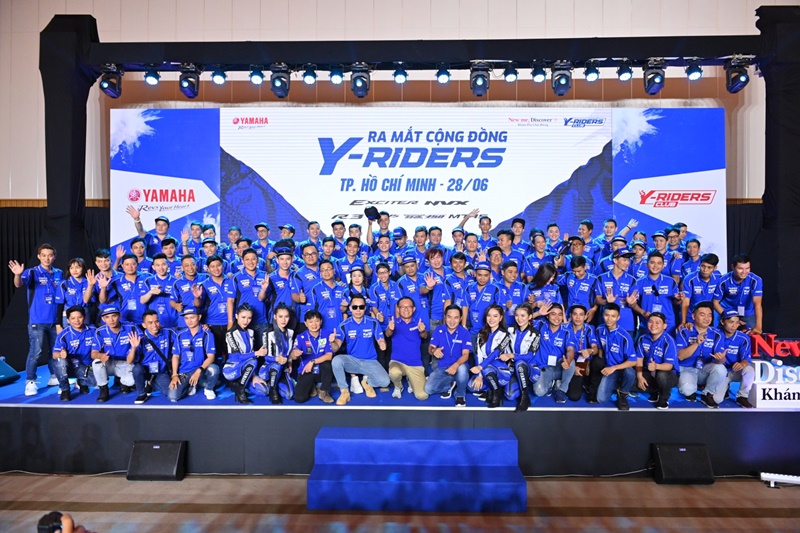 Buổi ra mắt Y-Riders Club có sự tham gia của đại diện Yahama Motor Việt Nam và trưởng nhóm của các câu lạc bộ