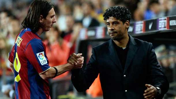 Rijkaard trao cơ hội bắt đầu cho Messi.