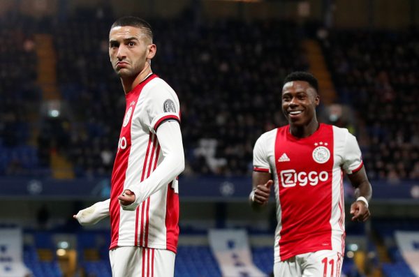 Cách Ziyech ăn mừng sau khi dứt điểm vào lưới Chelsea.