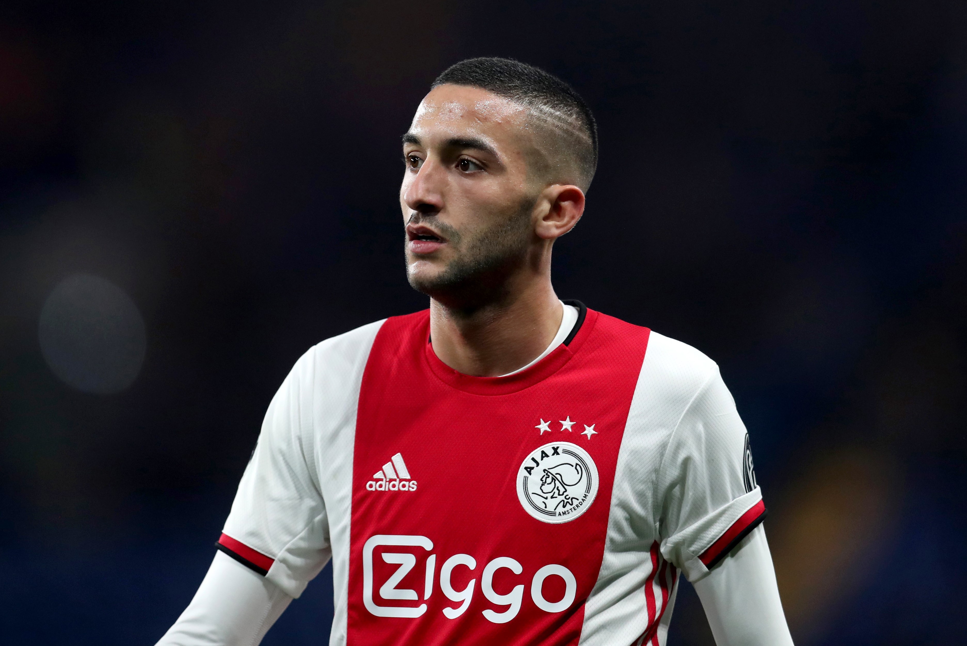 Hakim Ziyech đã ký hợp đồng với Chelsea và sẽ chính thức đến London vào mùa hè này.