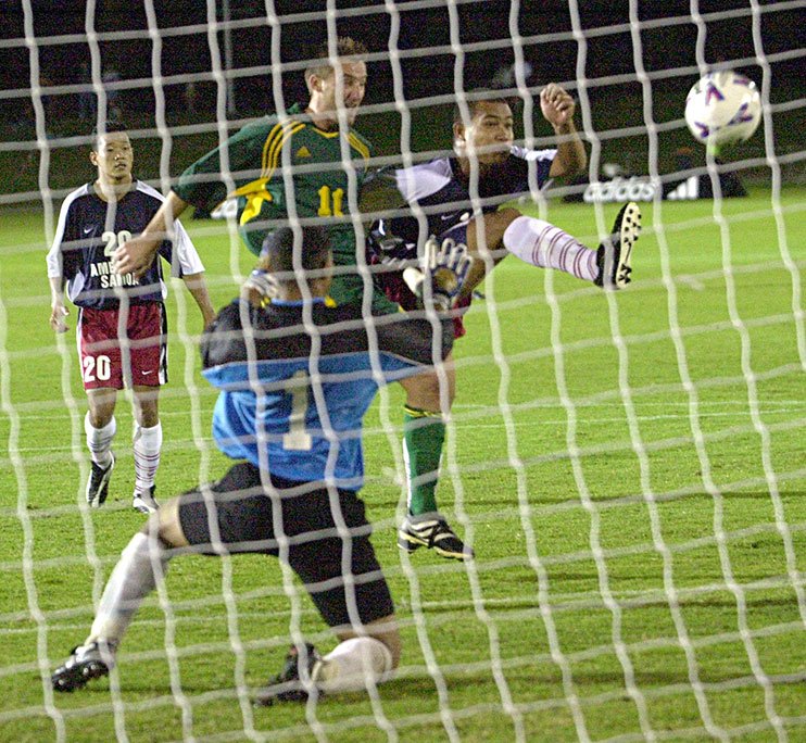 Phút thứ 10, Úc ghi bàn thắng đầu tiên, sau đó cứ trung bình vài phút lại có 1 bàn thắng được ghi.