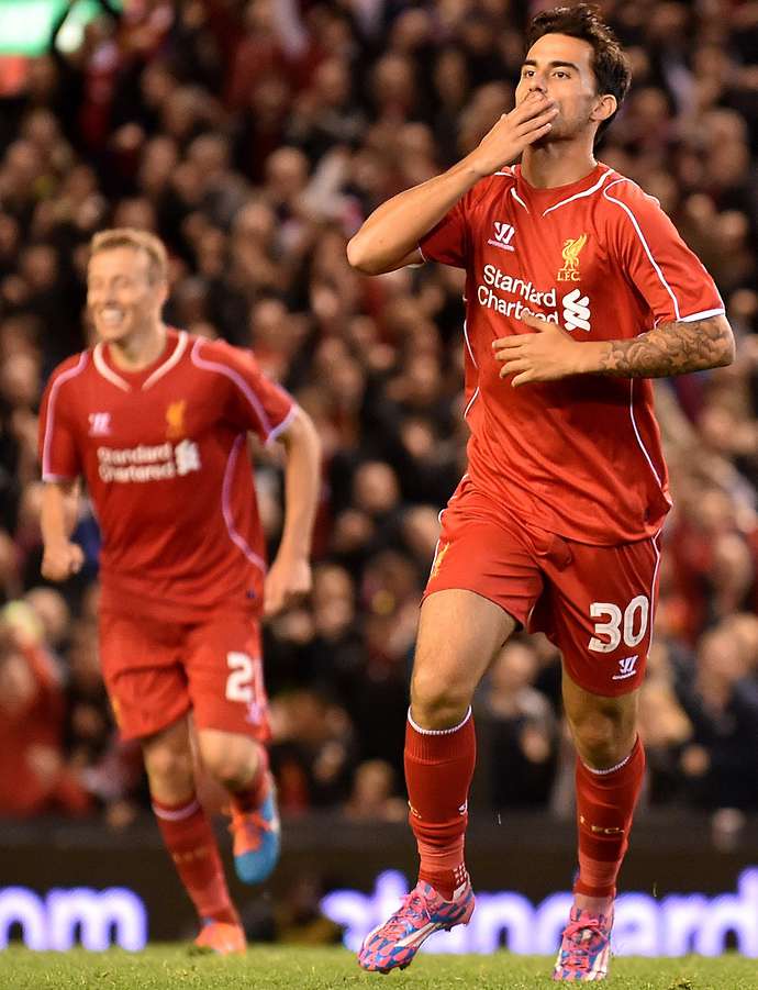 Suso được mang về Liverpool khi mới chỉ 17 tuổi, anh không thể làm nên tên tuổi với đội bóng này, chuyển đến AC Milan năm 2015 và đang chơi cho Sevilla dưới dạng cho mượn.