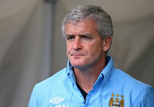 Mark Hughes làm HLV Man City.