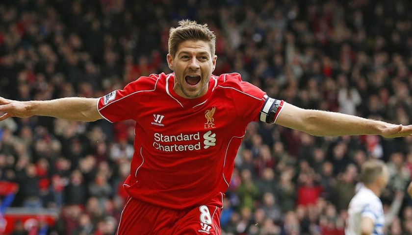 Tiền vệ phải: Steven Gerrard