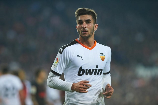 Được biết, phía Man City đã bắt đầu đàm phán với Valencia về thương vụ chuyển nhượng này.