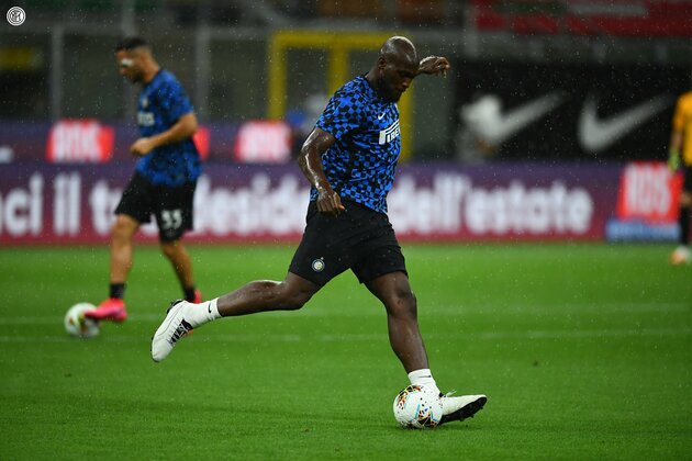 Rạng sáng nay, Inter Milan đã có trận tiếp đón Napoli trên sân nhà. Họ buộc phải thắng nếu muốn giữ vị trí thứ hai, bởi trước trận đấu, cả Lazio và Atalanta đều chỉ kém đội bóng này 1 điểm.