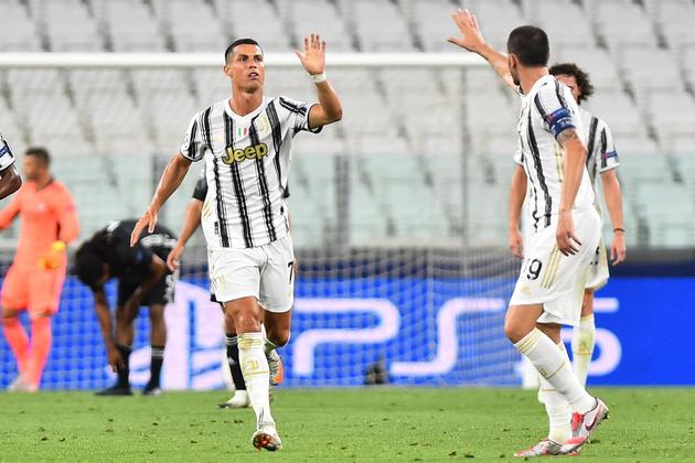 Cuối hiệp 1, Cristiano Ronaldo chính là người giải tỏa bế tắc cho Juventus sau một tình huống phạt đền.
