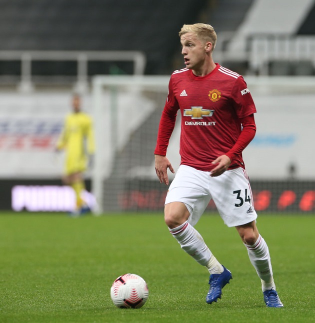 Ở trận gần nhất gặp Newcastle, Van de Beek vào sân ở phút thứ 76, khi tỷ số đang là 1-1, anh đã góp công lớn giúp Quỷ đỏ giành chiến thắng 4-1.
