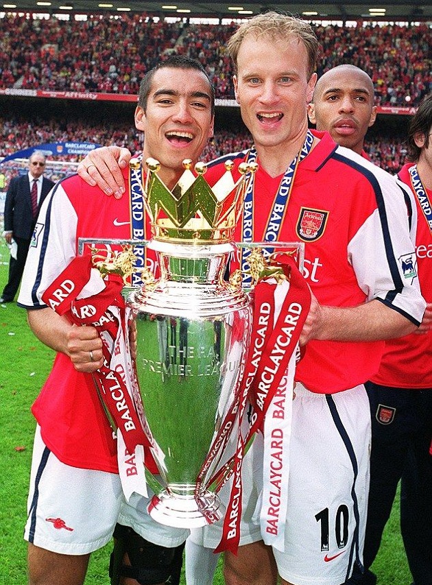 Giovanni van Bronckhorst từng có sự nghiệp cầu thủ nhiều vinh quang, đặc biệt là khi chơi cho Arsenal và Barcelona, giành 1 Premier League, 2 La Liga và 1 Champions League.