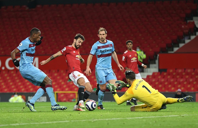 Thủ môn Fabianski vừa có một ngày bận rộn.