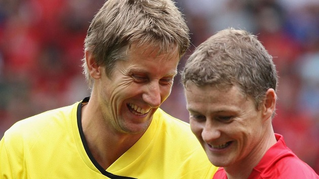Ảnh bài viết Vì Onana, Van der Sar phũ với sao M.U