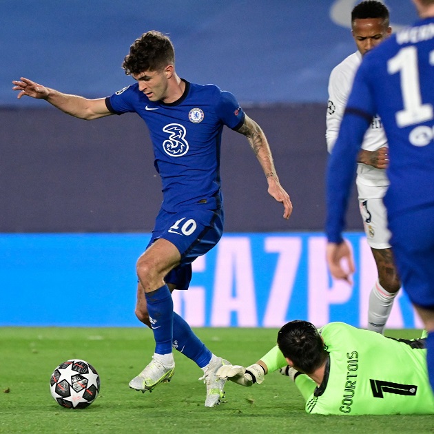 Pulisic loại bỏ Courtois.