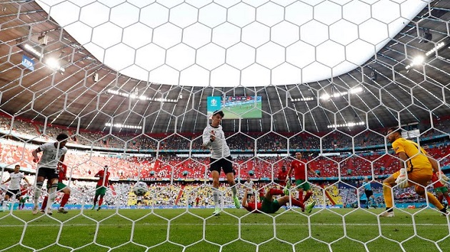 Những bàn thắng liên tiếp đến với Đức.