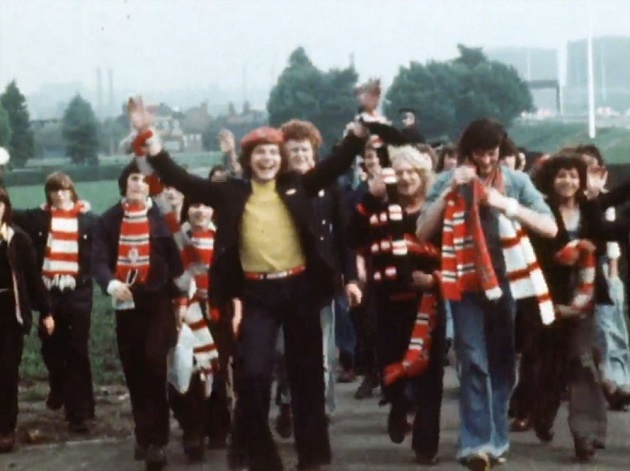 Có hơn 200 chi nhánh FC được CLB chính thức công nhận. Trong khi chủ nghĩa hooligan đã suy giảm trong vài thập kỷ qua, United từng mang tiếng xấu bởi người hâm mộ của mình.