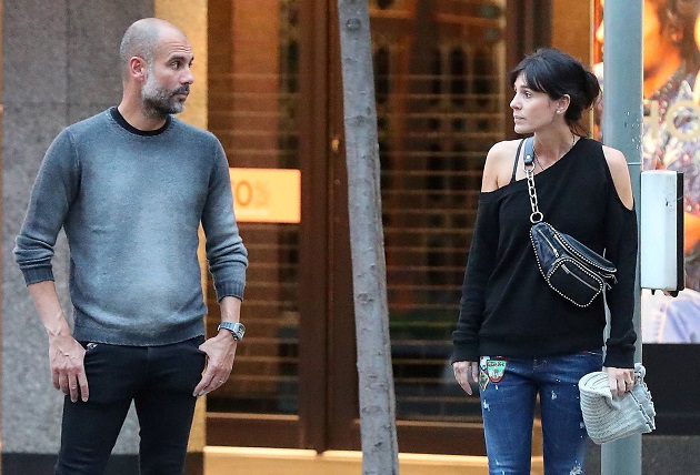 Guardiola và Serra kết hôn vào năm 2014, 2 thập kỷ rưỡi sau lần gặp đầu tiên. Với kiến thức về thời trang của mình, Serra đã giúp chồng cải thiện hình ảnh trước công chúng một cách vượt bậc.