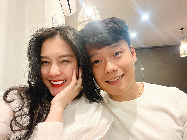 Hậu vệ Nguyễn Thành Chung có mối tình lâu năm với người bạn gái sinh năm 2000 Ngô Tố Uyên. Được biết hai người đã hẹn hò được 5 năm. Chia sẻ với báo chí, Tố Uyên cho biết cô gặp Thành Chung ở một quán cafe khi tuyển thủ Việt Nam về quê ở Tuyên Quang.
