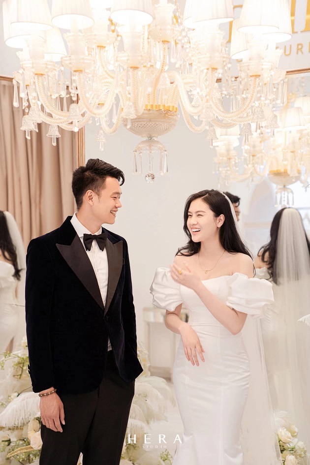 Tố Uyên rạng rỡ và xinh đẹp trong buổi chụp hình cưới.